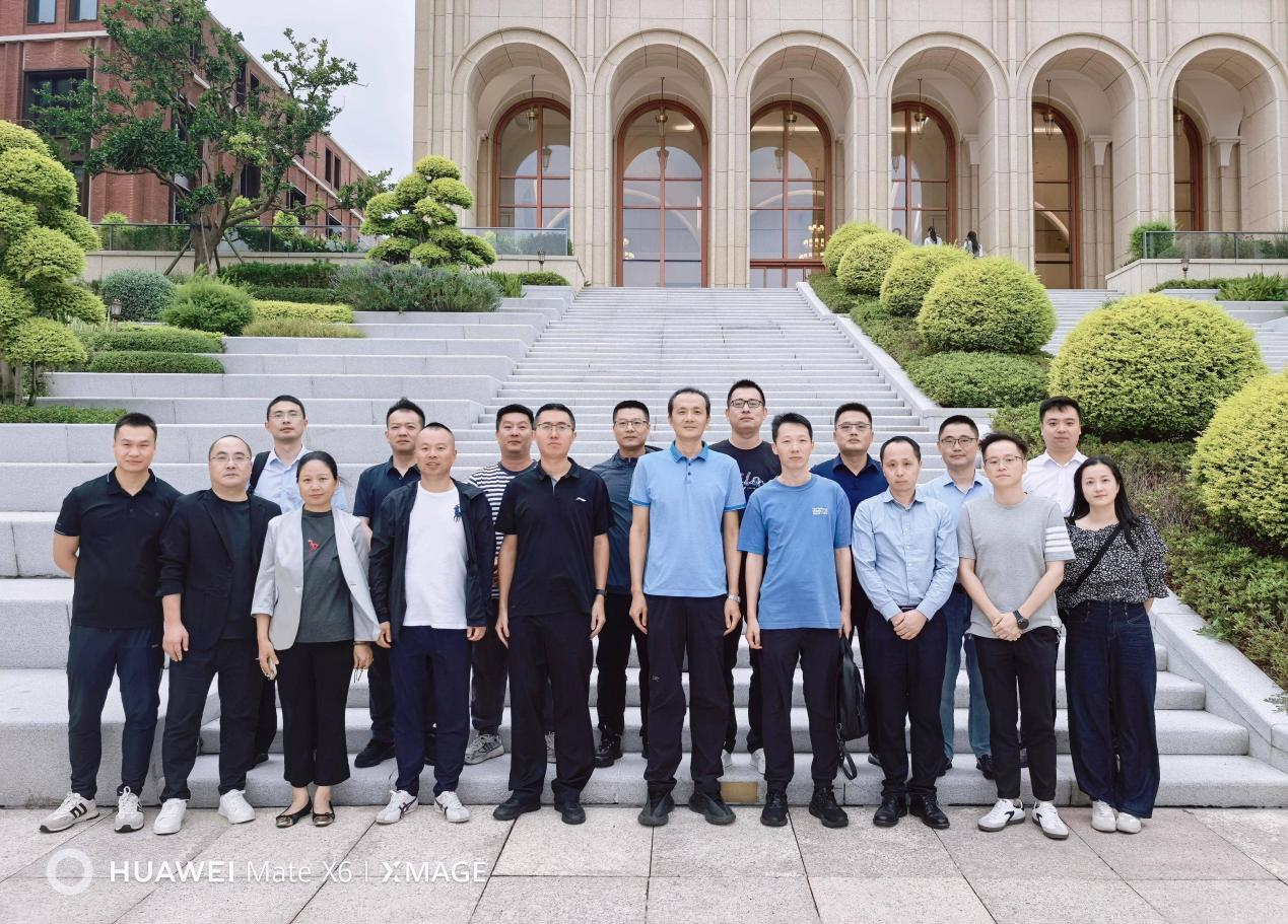 集体照1.png